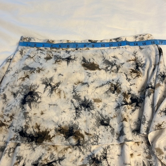 Gorgeous Fall Flowing Gray & Black Muted Tones Size Large Measured in Photos - Picture 3 of 7